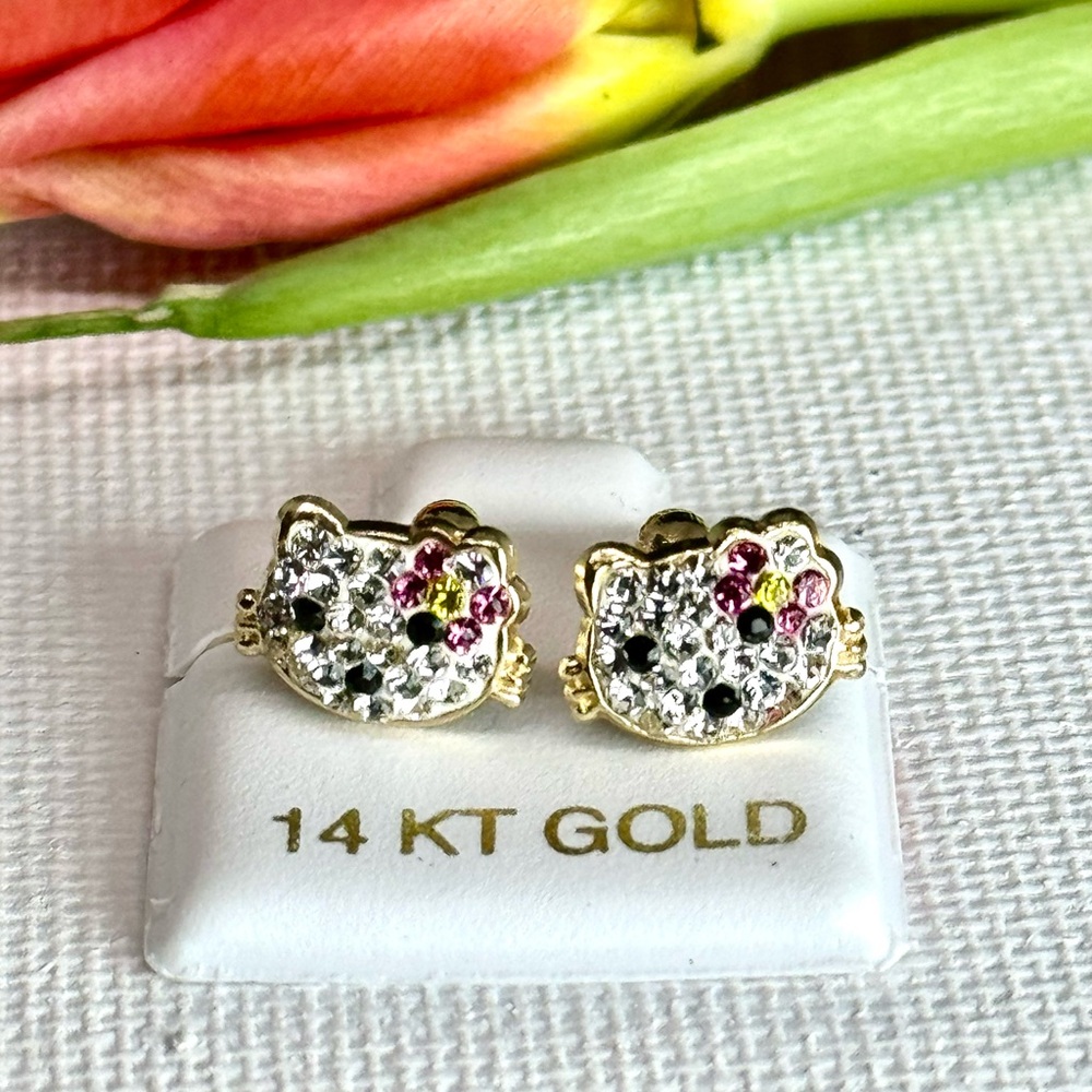 Cat Cz Yellow 14 karat Gold Stud Earring 
100 % 14 Karat Gold